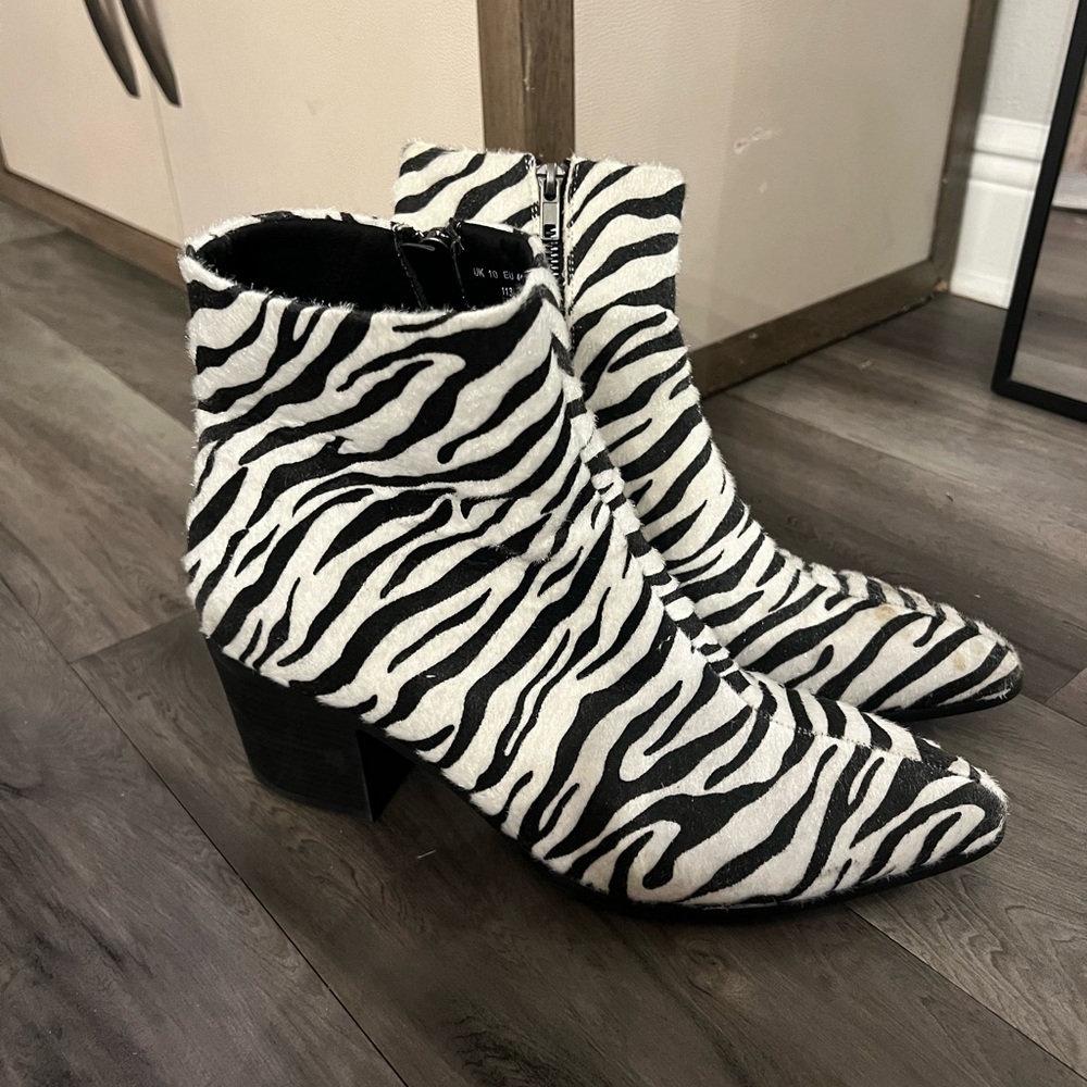 10.5 Men’s ASOS Zebra Chelsea Boots